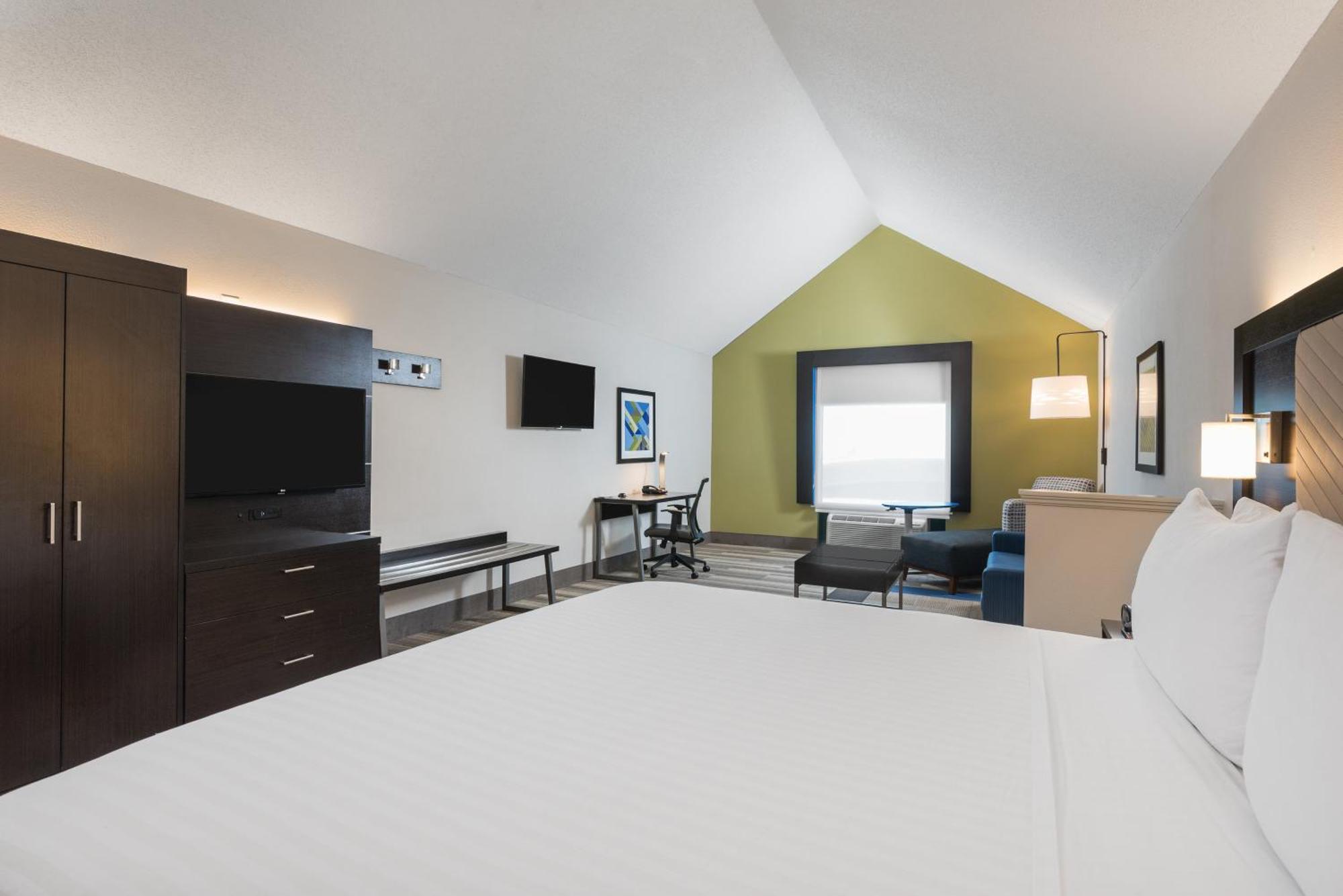 Executive King Suite - Non-Smoking