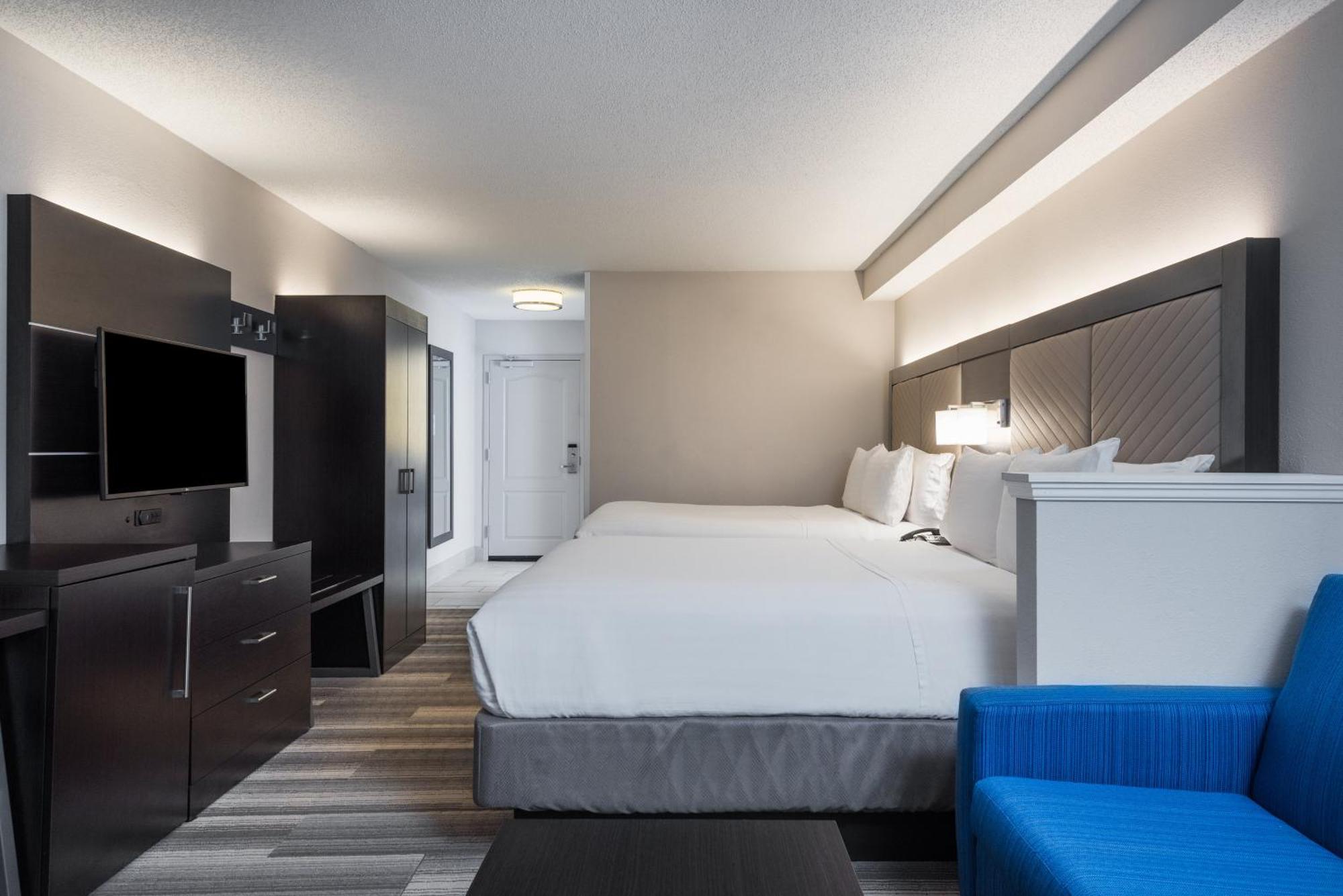 Queen Suite with Two Queen Beds,1281944371:JPEG