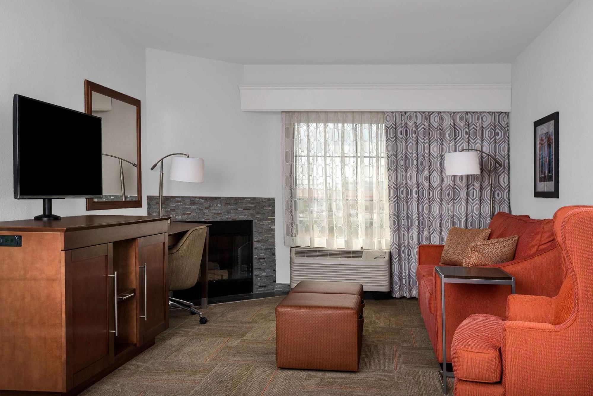 One-Bedroom King Suite Fireplace Non-Smoking,1282751317:JPEG