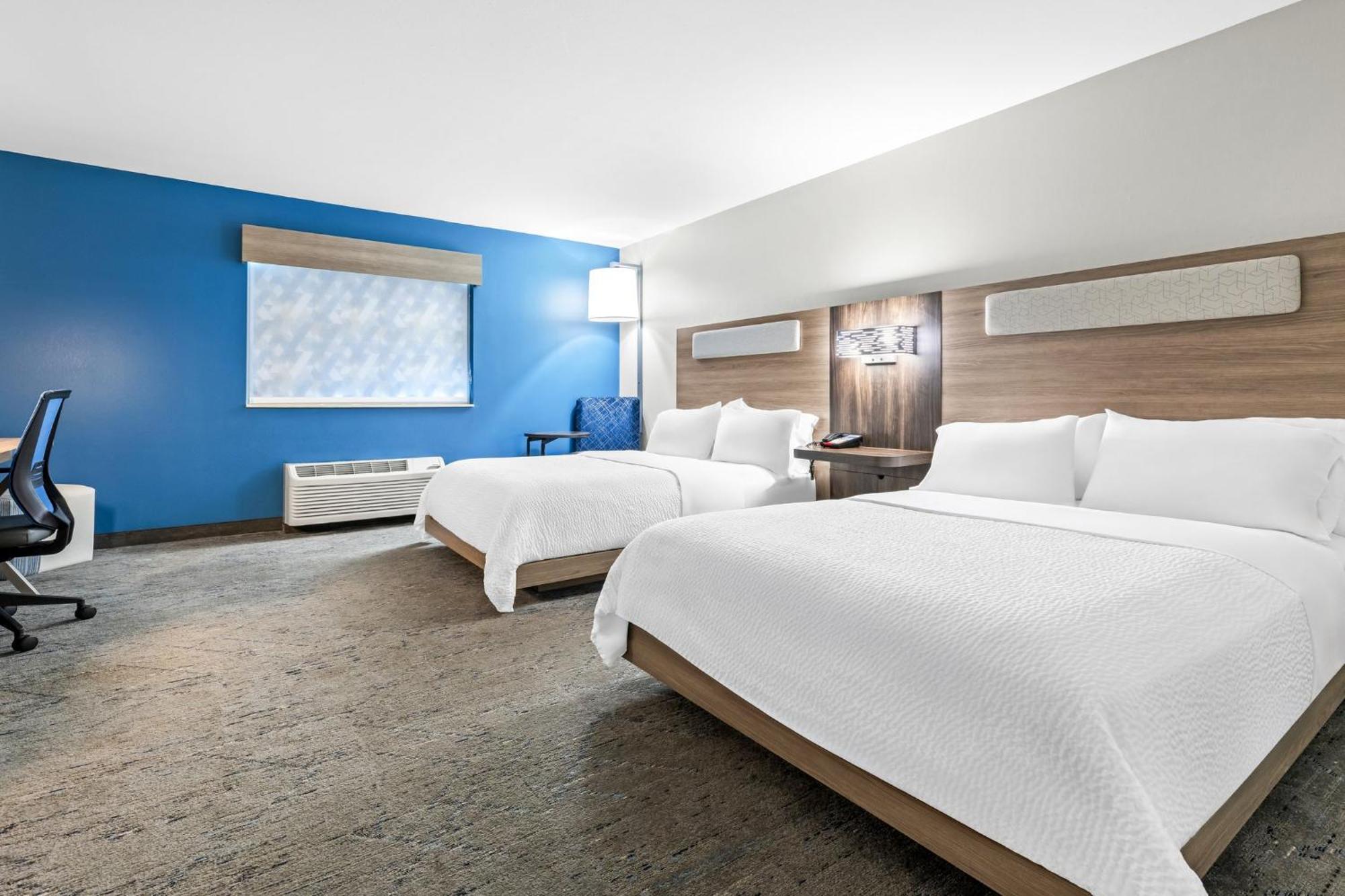 Standard Room with Two Queen Beds - Communications Accessible Tub,1730068878:JPEG