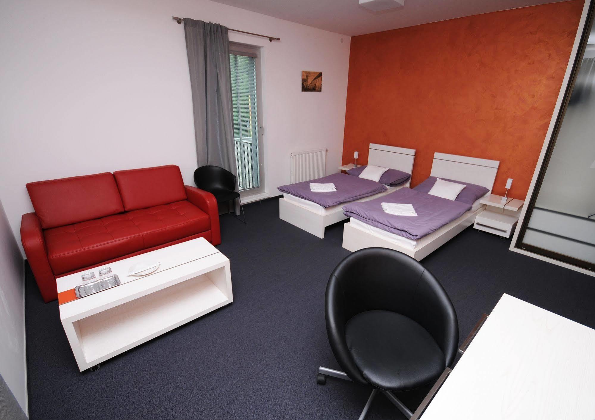 Single Room,1598889663:JPEG